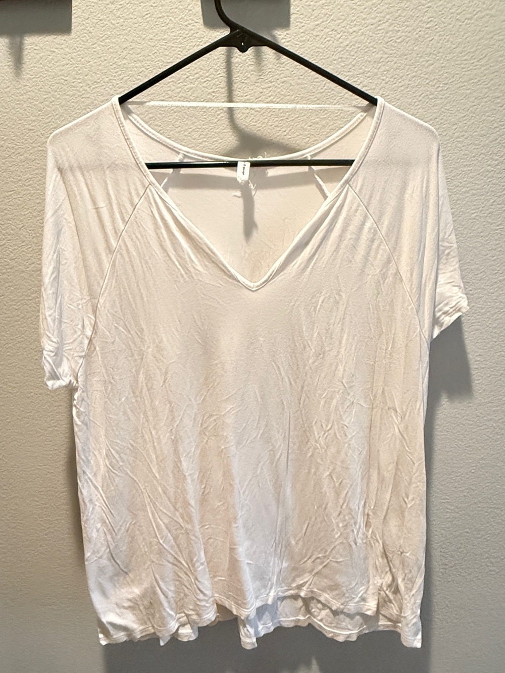 Cable & Gauge White V-Neck Short Sleeve Top